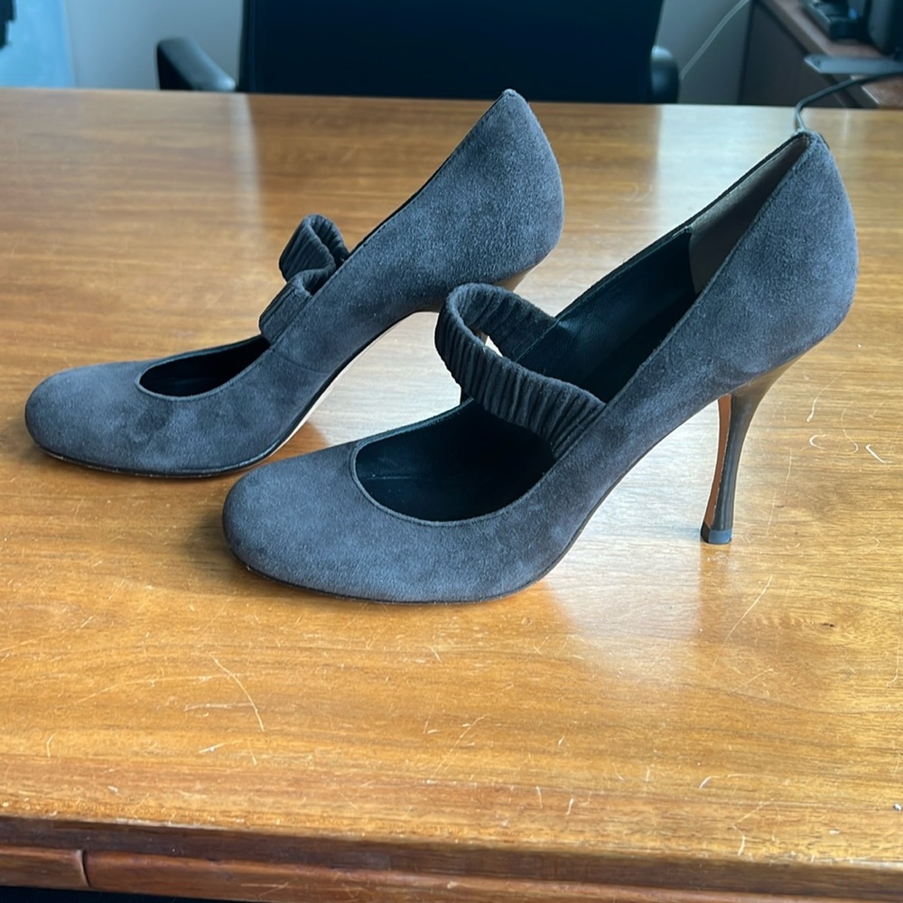 Sz 8 Max Studio Gray Suede Mary Jane Stacked Heel Stilettos, barely worn 4” heel